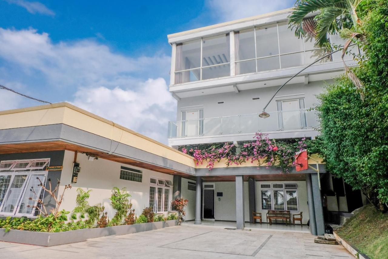 Oyo 803 Toetie Hotel Batu  Εξωτερικό φωτογραφία