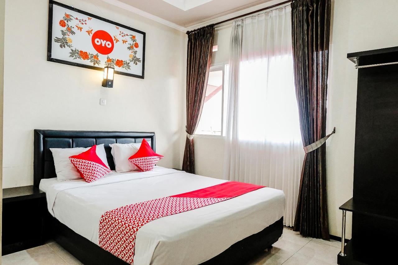 Oyo 803 Toetie Hotel Batu  Εξωτερικό φωτογραφία