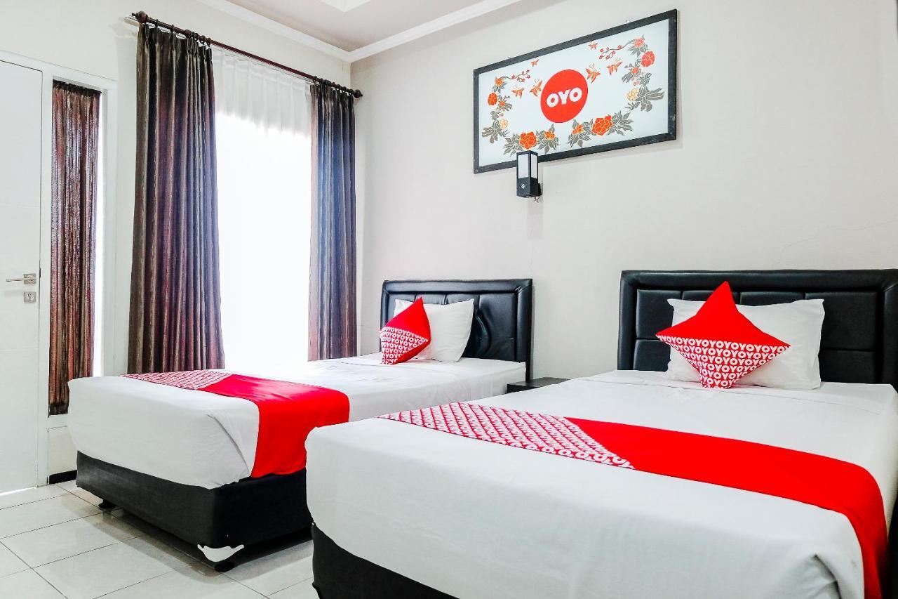 Oyo 803 Toetie Hotel Batu  Εξωτερικό φωτογραφία