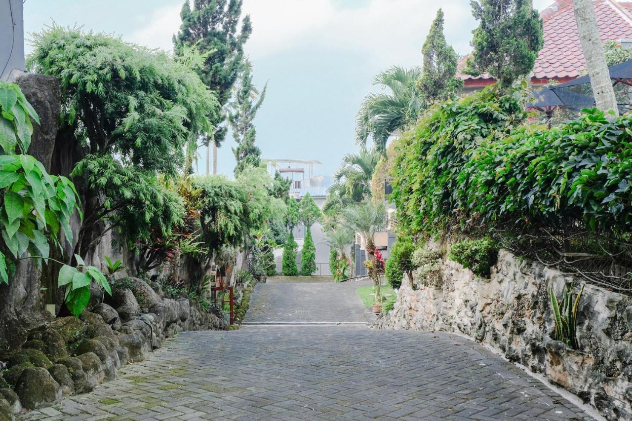 Oyo 803 Toetie Hotel Batu  Εξωτερικό φωτογραφία