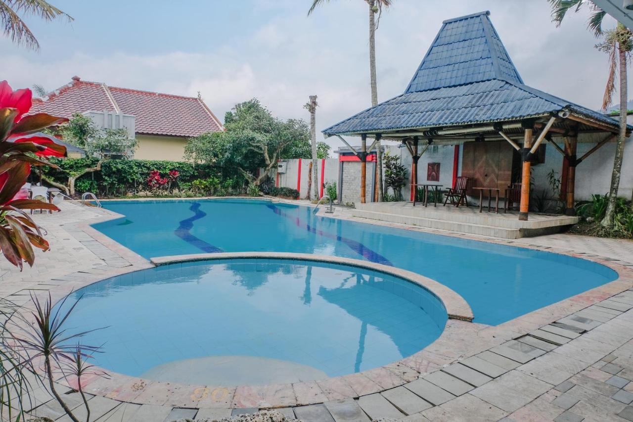 Oyo 803 Toetie Hotel Batu  Εξωτερικό φωτογραφία