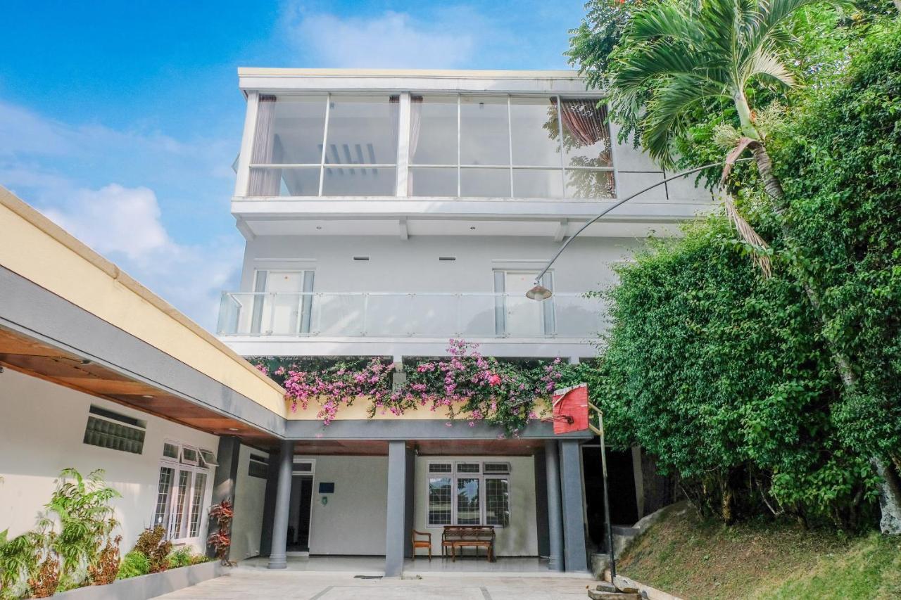 Oyo 803 Toetie Hotel Batu  Εξωτερικό φωτογραφία